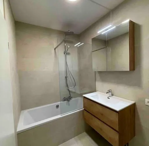 Safari - Modern, Vernieuwd App Met Zicht Op Zee Apartment